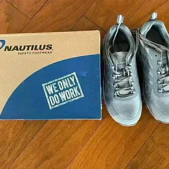 Nautilus Safety Footwear N1082 Stratus CT Women's Work Shoes  BRAND NEW Save $40
