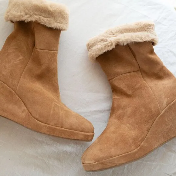 New $625 AQUATALIA Weatherproof Imperia Faux Fur Lined Suede Wedge Boots Sz 9
