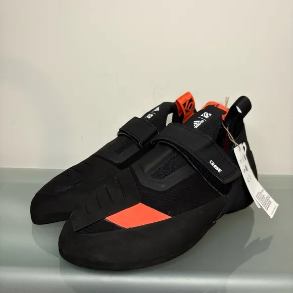 New Adidas Five Ten Crawe Mens Size 10.5 Climbing Shoes Black Concave EG2370