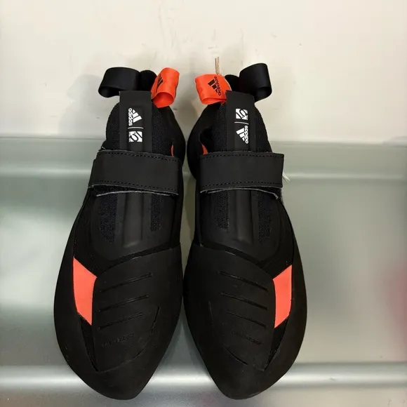 New Adidas Five Ten Crawe Mens Size 10.5 Climbing Shoes Black Concave EG2370