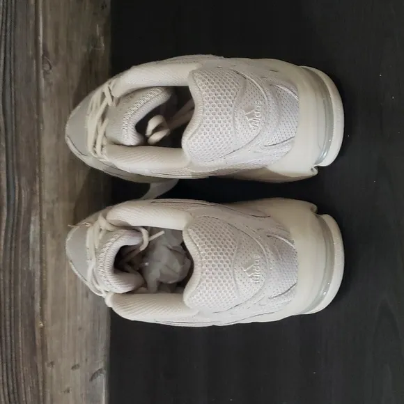New Adidas Originals Response CL Beige Chunky Heel Sneakers Size 7 Womens Casual