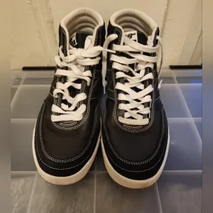 New Balance 440 men's high-top sneakers.