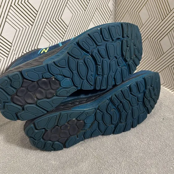 New Balance Fresh foam 880v12 GTX women’s size 11  Blue green Athletic Shoes