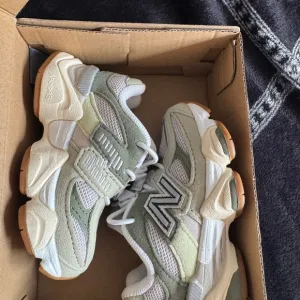 New Balance Green and Cream Chunky Sneakers