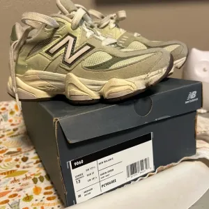 New Balance Green Sneakers with Chunky Silhouette