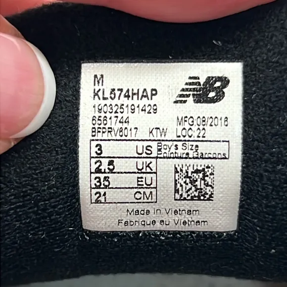 New Balance RARE!! Black and cream NB 574 chunky Trainers are a kids size 3