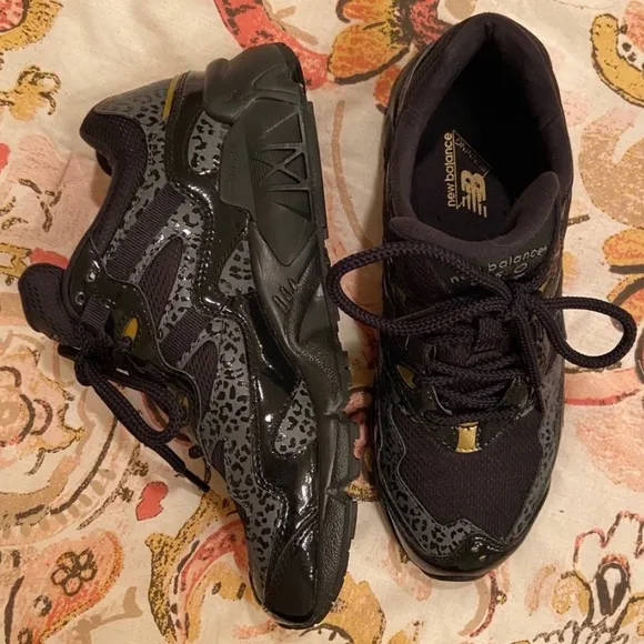 New Balance retro animal print chunky lace up sneakers  black running shoes