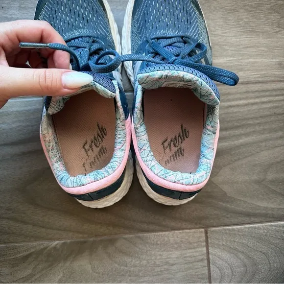 New Balance Women's Blue and Pink Running Shoes