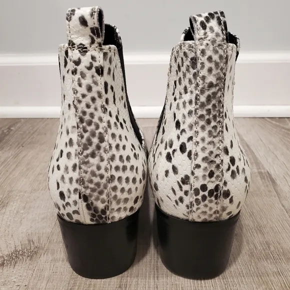 NEW Blondo Emelia Black White Snakeskin Print Boot