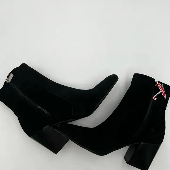 New Blondo Sadie waterproof 3” block heels. 9.5” high‎ black boots. Size 11.