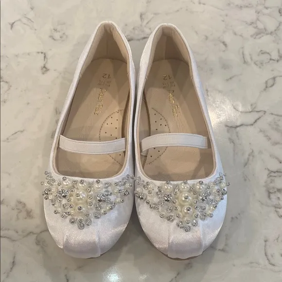 NEW in box Dream Pairs Kids Dress Shoes - White with Pearl Accents.