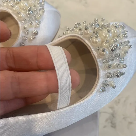 NEW in box Dream Pairs Kids Dress Shoes - White with Pearl Accents.