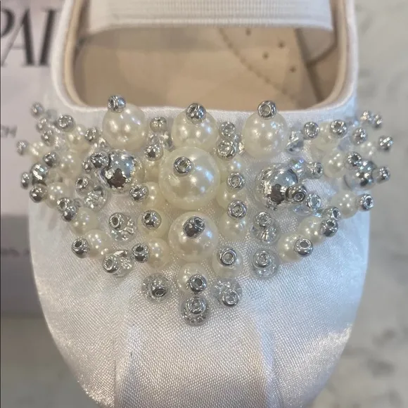 NEW in box Dream Pairs Kids Dress Shoes - White with Pearl Accents.