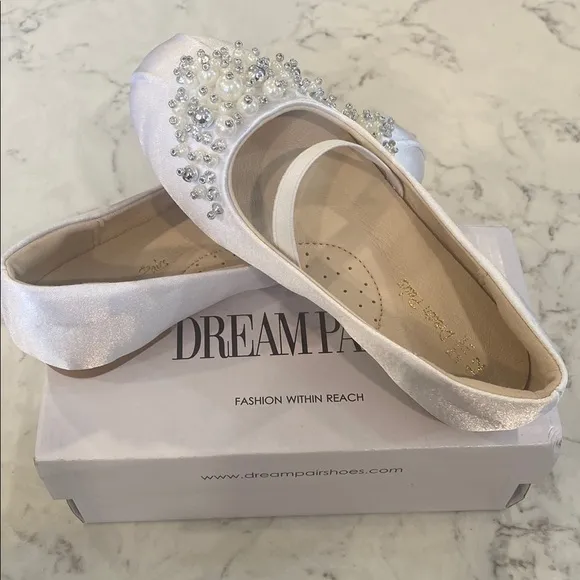 NEW in box Dream Pairs Kids Dress Shoes - White with Pearl Accents.