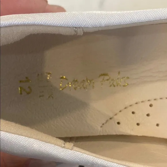 NEW in box Dream Pairs Kids Dress Shoes - White with Pearl Accents.