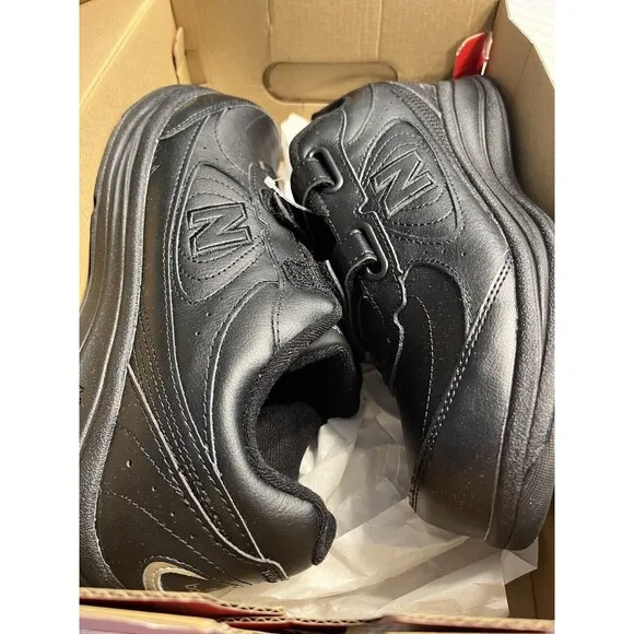 New in Box - New Balance 577 DSL-2 Wide 2E Walking Shoes Black MW577VK Men’s 8
