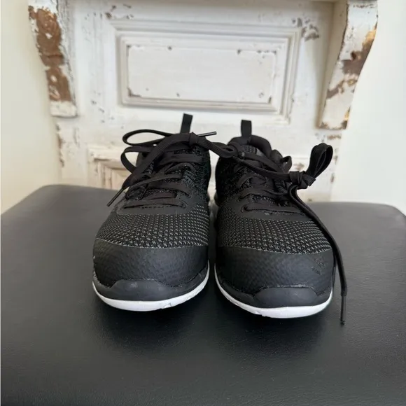 New in box Reebok black work tennis shoes size 6