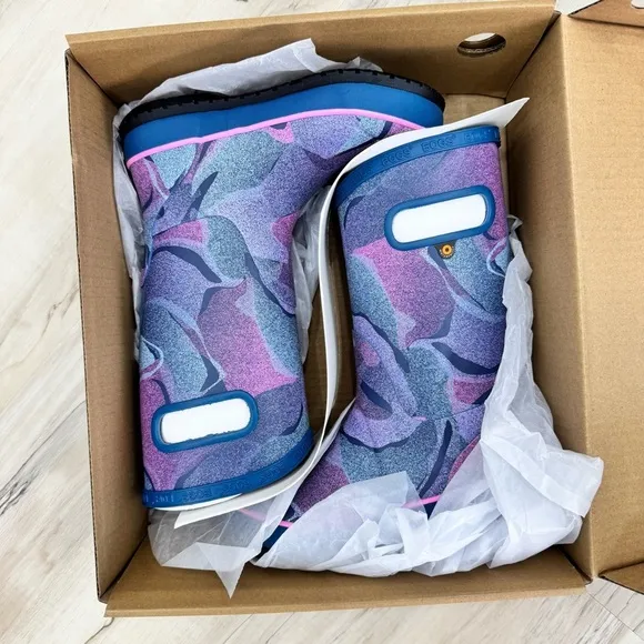New in the box Bog Kids Youth Sz 2 Rain Barn Muck Boots indigo waterproof