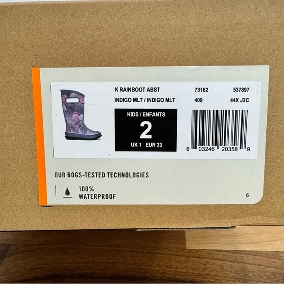 New in the box Bog Kids Youth Sz 2 Rain Barn Muck Boots indigo waterproof