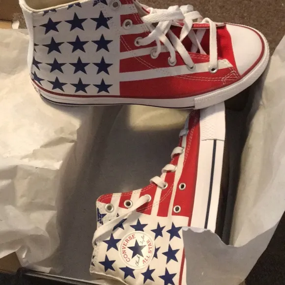 NEW JUNIOR USA CLASSIC CHUCKS