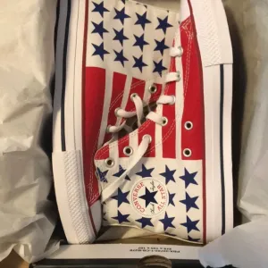 NEW JUNIOR USA CLASSIC CHUCKS