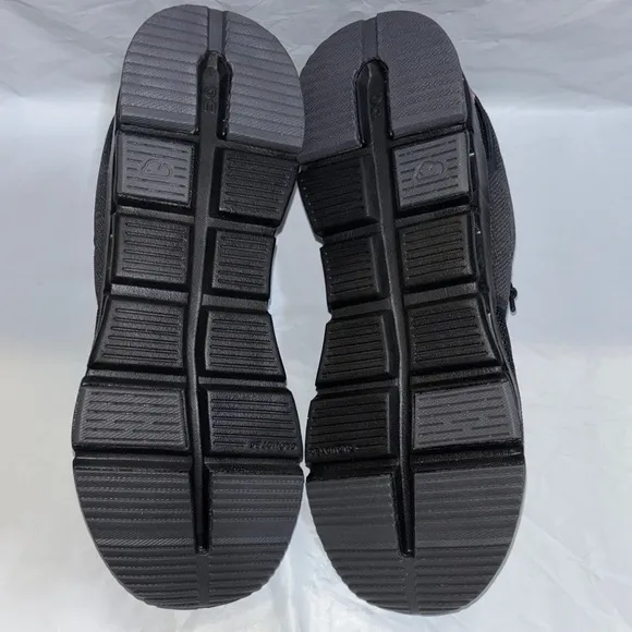 NEW ON Running Womens Black Running Shoes Size Y5