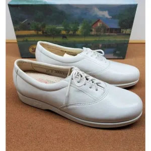 NEW SAS women's whisper walking shoes - medium in white