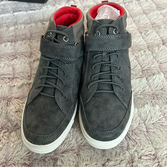 New Sonoma High Top Boy Sneakers Size 4