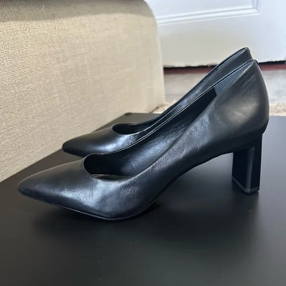 NEW Vince Camuto Tritellia Black Leather Pointy Work Pumps Women’s Heels 8.5