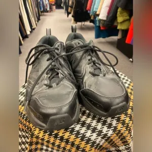 New Balance Men 13 Black Walking Shoes