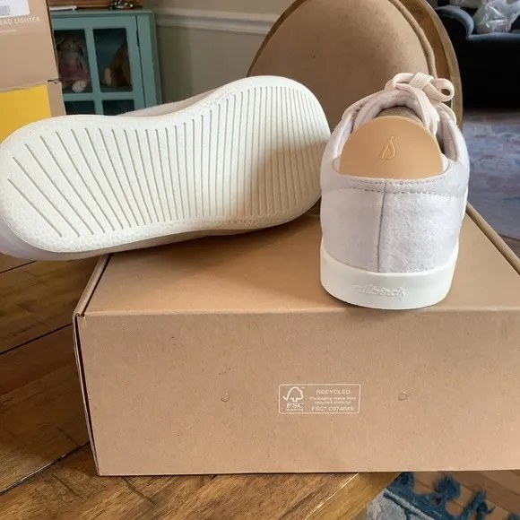 NIB Allbirds Wool Piper Dogwood Sneaker Womens 9.5/Mens 8 Unisex. Retail is $118
