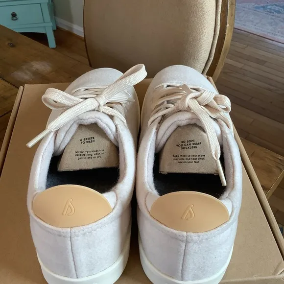 NIB Allbirds Wool Piper Dogwood Sneaker Womens 9.5/Mens 8 Unisex. Retail is $118