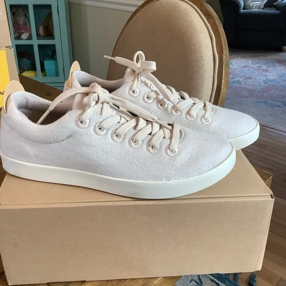 NIB Allbirds Wool Piper Dogwood Sneaker Womens 9.5/Mens 8 Unisex. Retail is $118