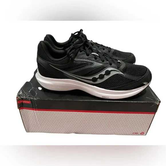 NIB Saucony Men’s Cohesion 17 Black Athletic Shoes in size 11