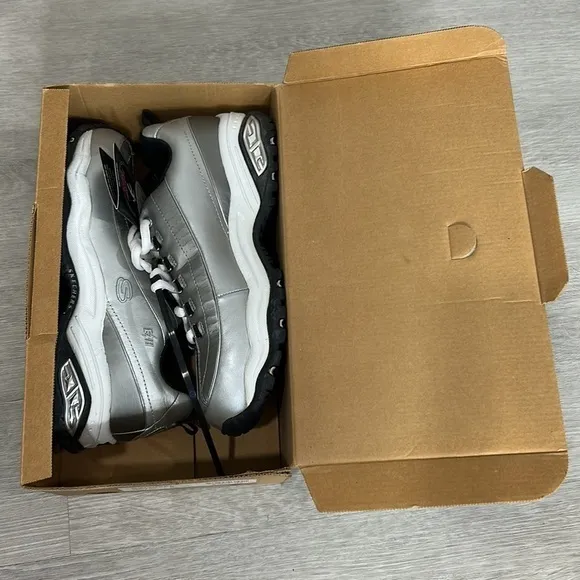 nib // Sketchers women’s steel toe work shoes electrical hazard heavy duty