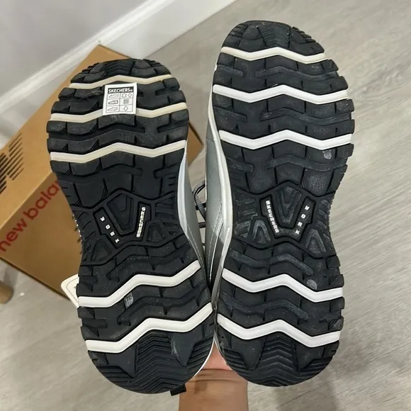 nib // Sketchers women’s steel toe work shoes electrical hazard heavy duty