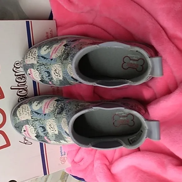 NIB Women's BOBS by Skechers waterproof 🐈cat boots size 6