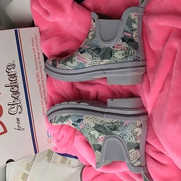 NIB Women's BOBS by Skechers waterproof 🐈cat boots size 6