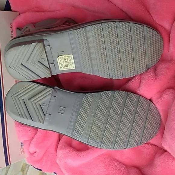 NIB Women's BOBS by Skechers waterproof 🐈cat boots size 6