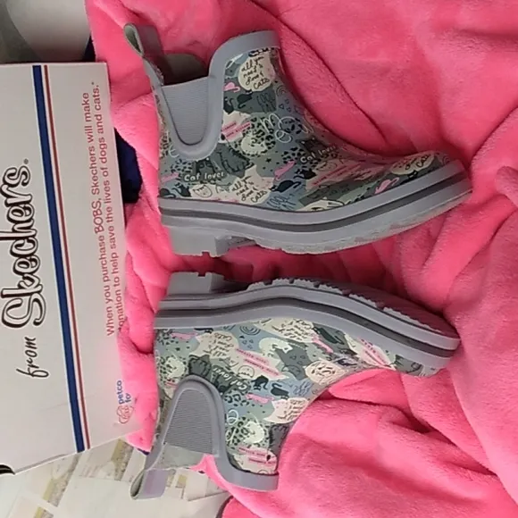 NIB Women's BOBS by Skechers waterproof 🐈cat boots size 6