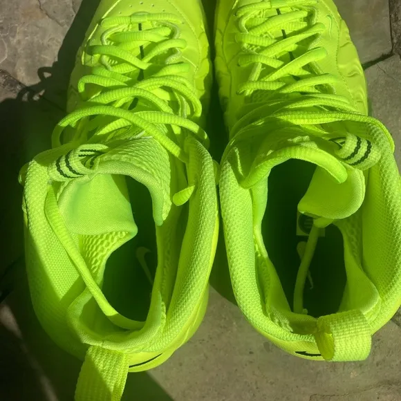 Nike Air Foamposite Pro Premium LE Mid Volt