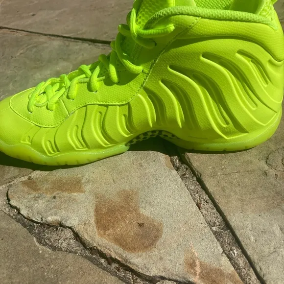 Nike Air Foamposite Pro Premium LE Mid Volt
