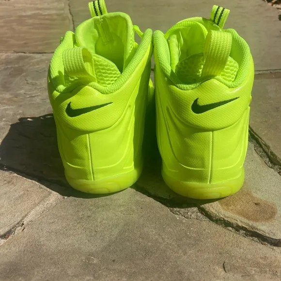 Nike Air Foamposite Pro Premium LE Mid Volt