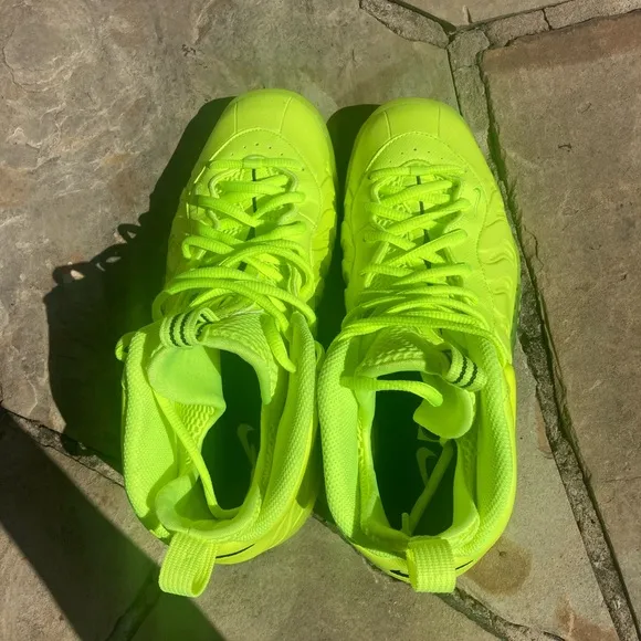 Nike Air Foamposite Pro Premium LE Mid Volt
