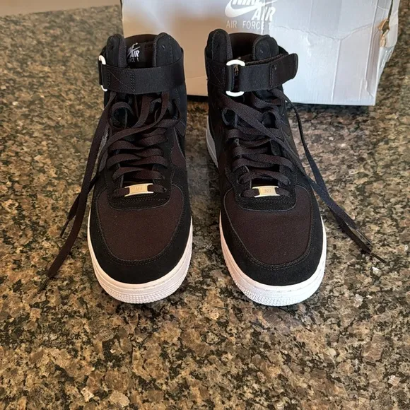 Nike Air Force 1 ‘07 High top Black Sneakers EUC 10.5