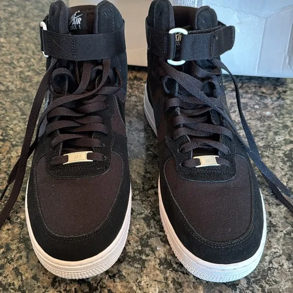 Nike Air Force 1 ‘07 High top Black Sneakers EUC 10.5