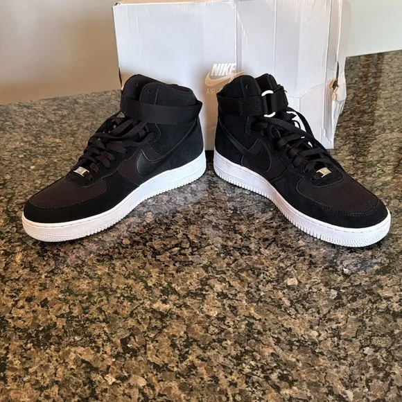 Nike Air Force 1 ‘07 High top Black Sneakers EUC 10.5