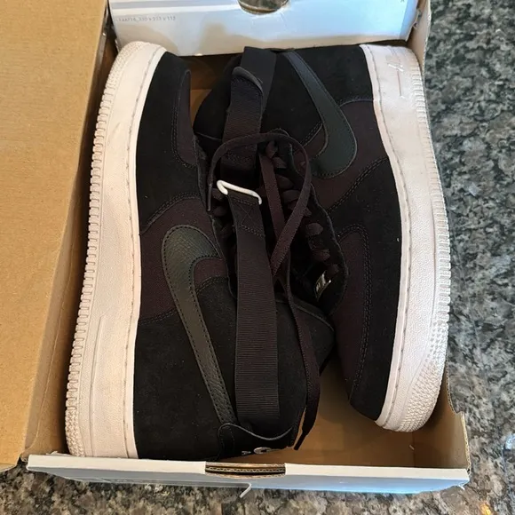 Nike Air Force 1 ‘07 High top Black Sneakers EUC 10.5