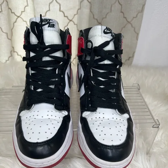 Nike  Air Jordan 1 Black and Red High-Top Sneakers size 8