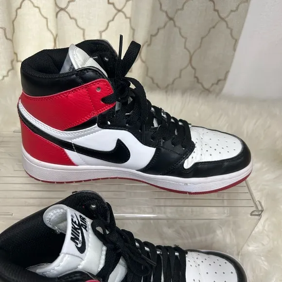 Nike  Air Jordan 1 Black and Red High-Top Sneakers size 8